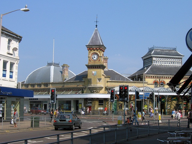 Eastbourne_train_station